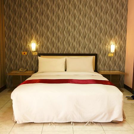 Jiuning Business Hotel Tainan Quarto foto