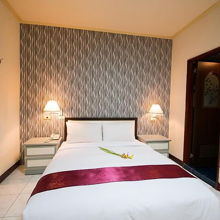 Jiuning Business Hotel Tainan Quarto foto