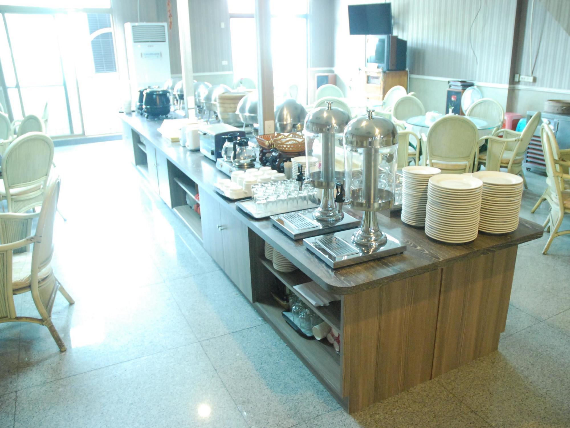 Jiuning Business Hotel Tainan Exterior foto