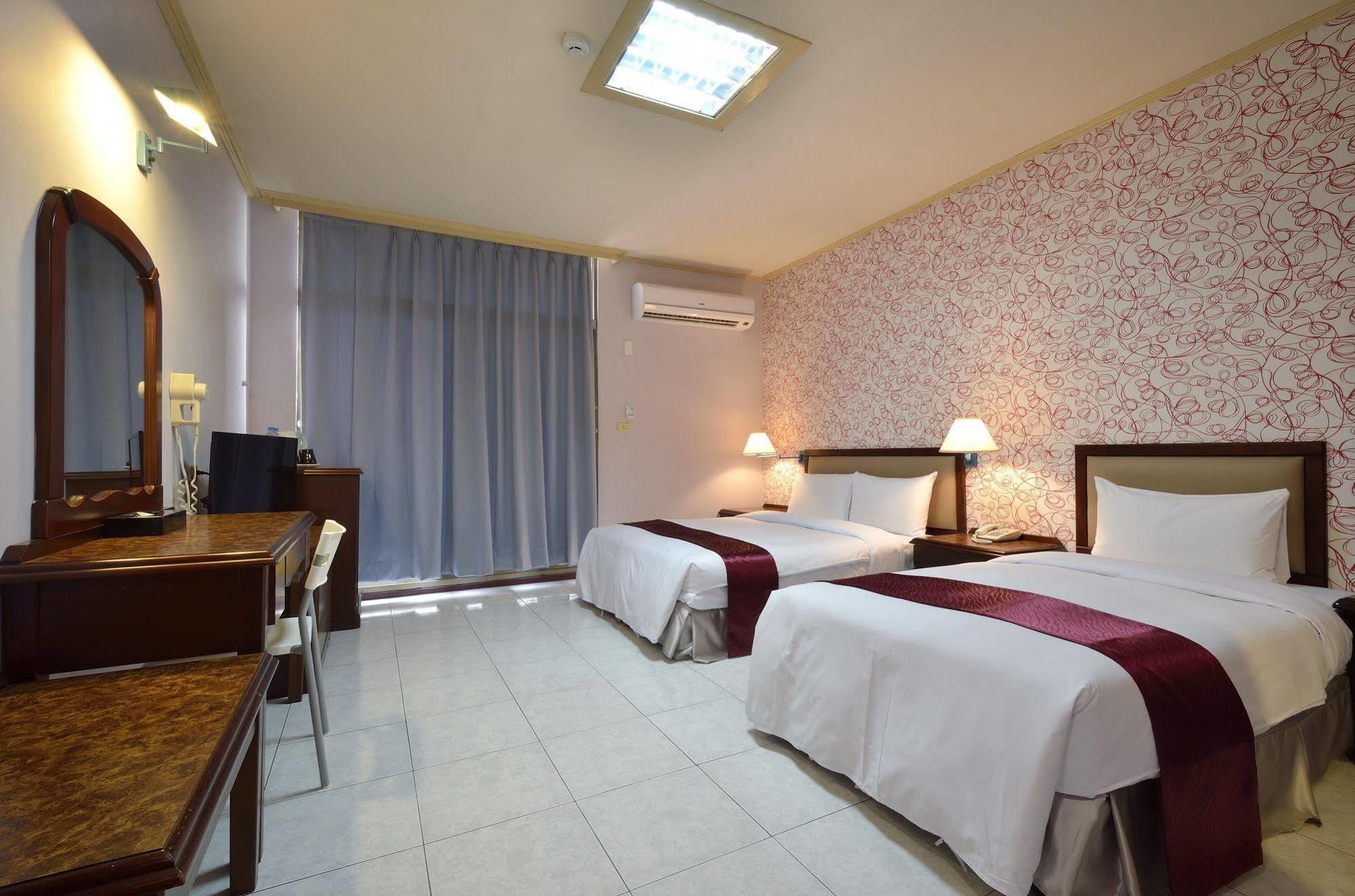 Jiuning Business Hotel Tainan Exterior foto